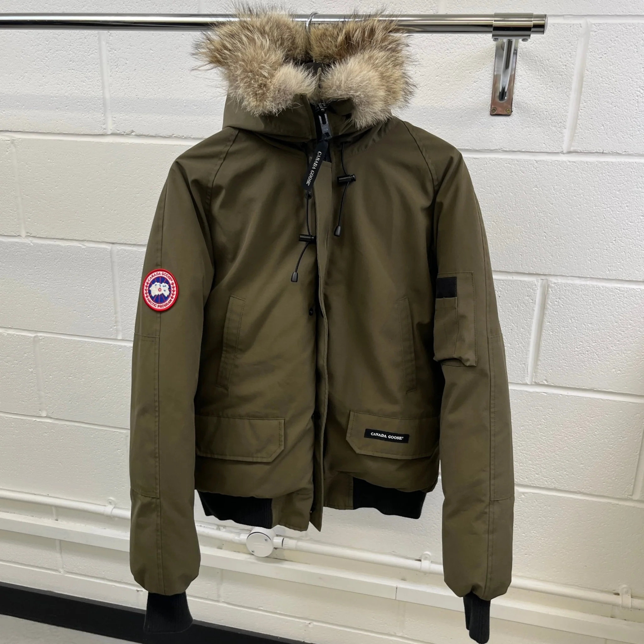 Men's Chilliwack Bomber Down Jacket Khaki Size L - Image 9
