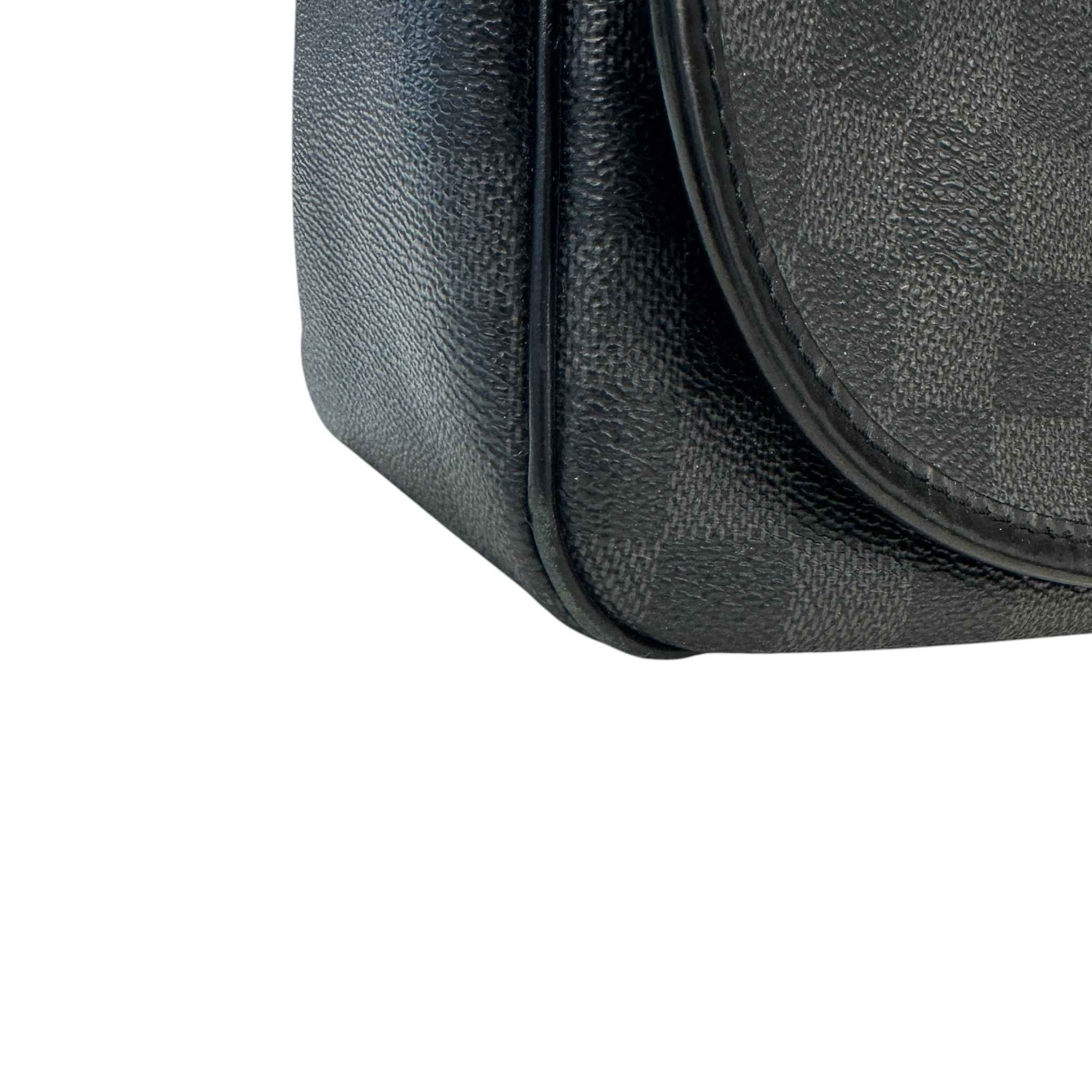 Men's Damier Graphite Daniel Mm Messenger Bag Black - Image 9