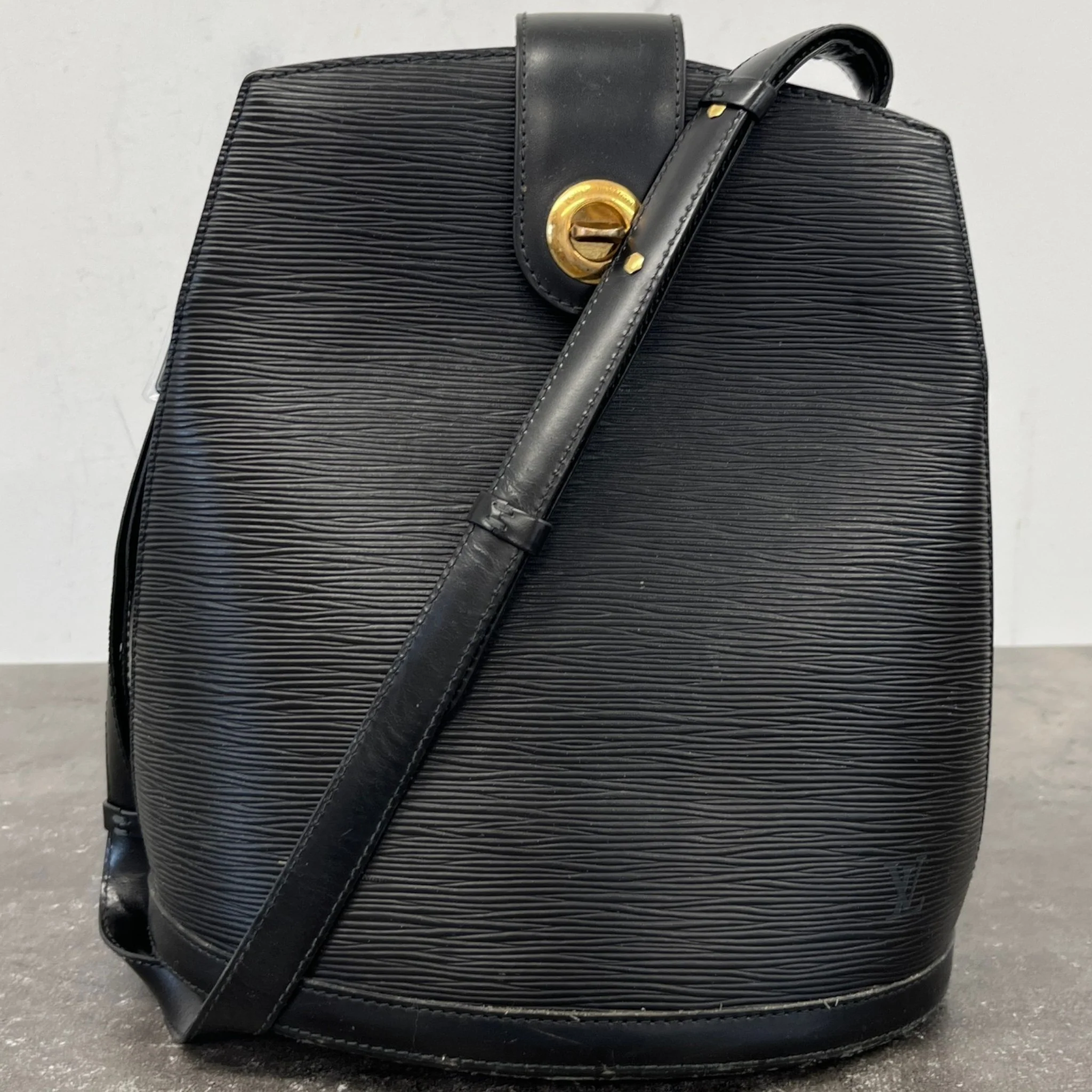 Women's Epi Cluny Shoulder Bag Black - Image 12