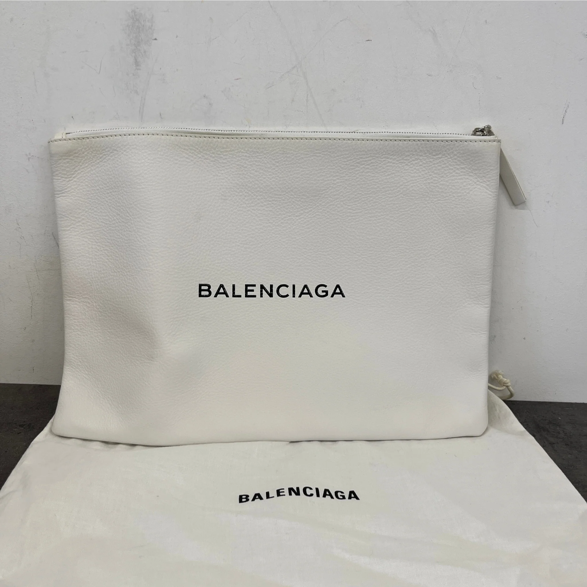 Women's Everyday Logo Print Pouch White - Image 9