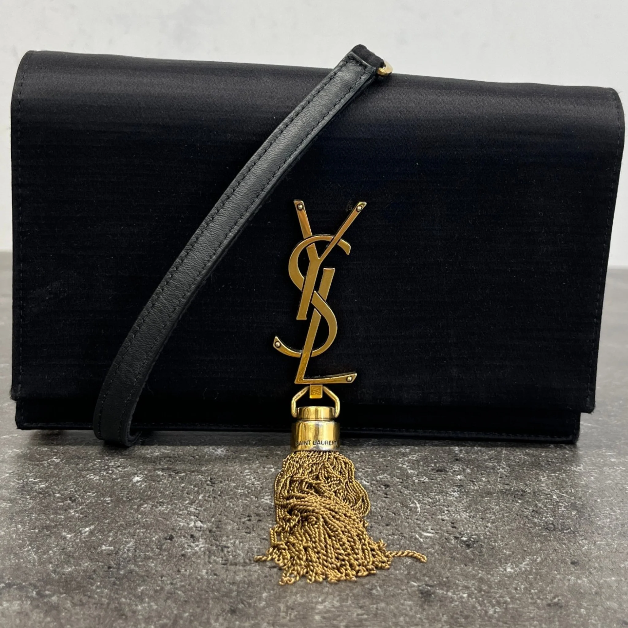 Women's Kate Small Tassel Handbag Black - Image 13