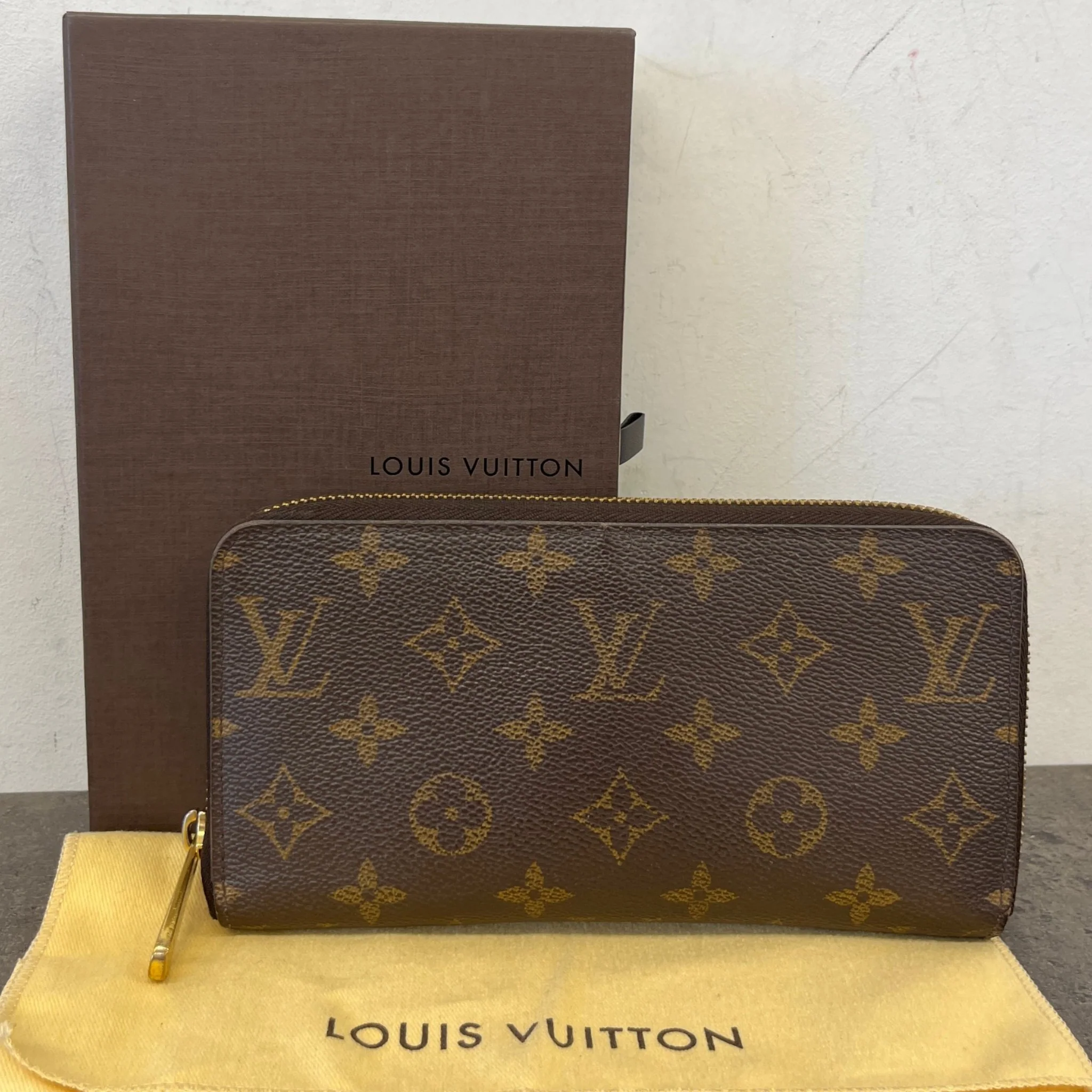 Women's Monogram Zippy Wallet Brown - Image 8