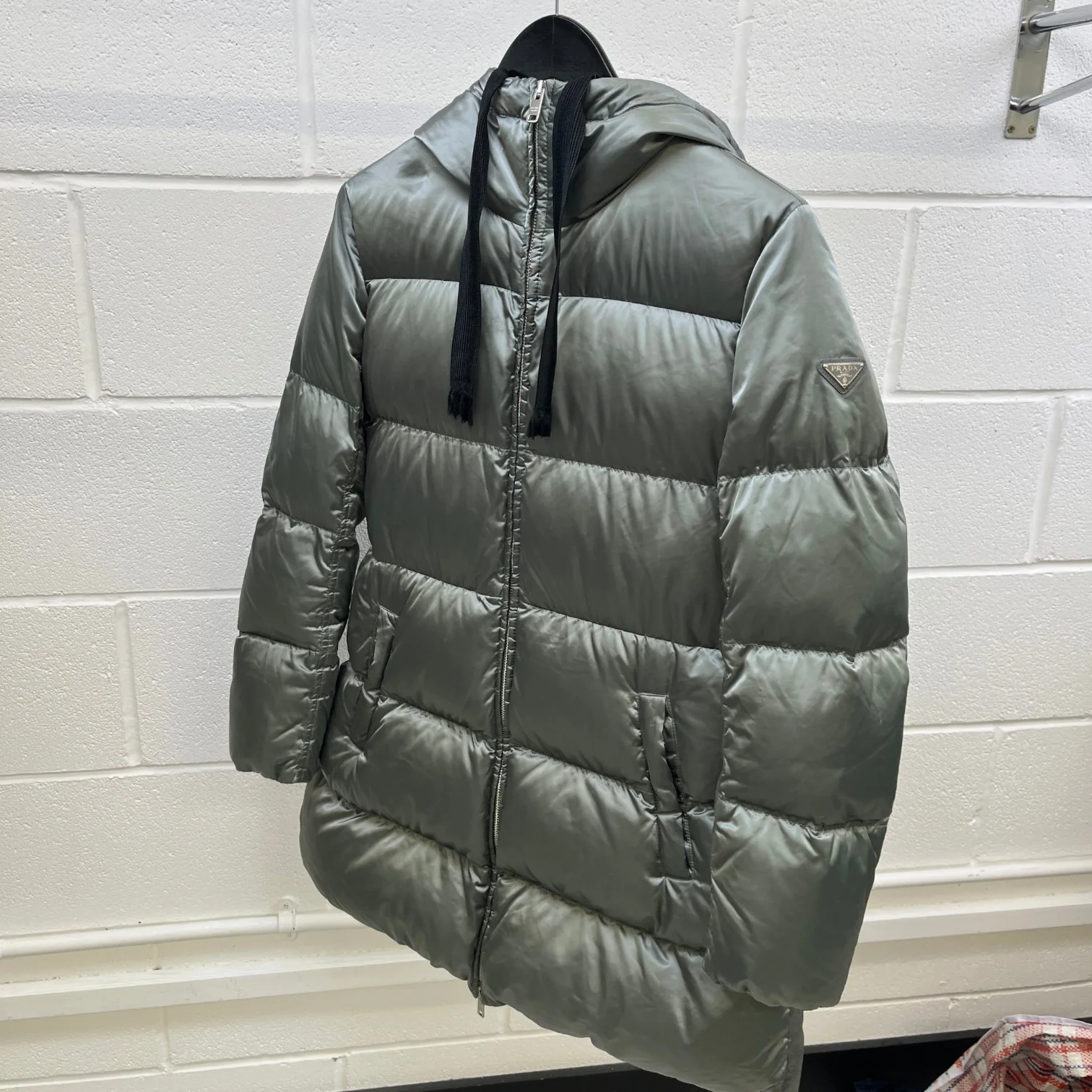 Women's Plaque Logo Down Jacket Green Size 44 / UK 12 - Image 10
