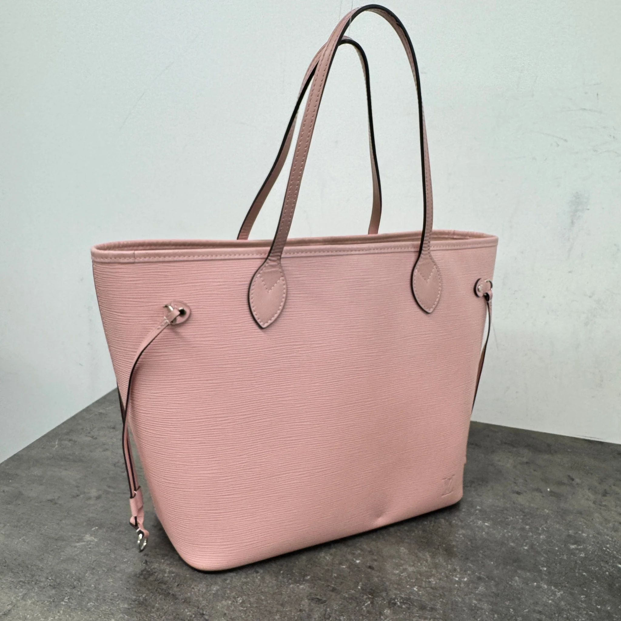 Women's Rose Ballerine Epi Neverfull Mm Bag Pink - Image 16