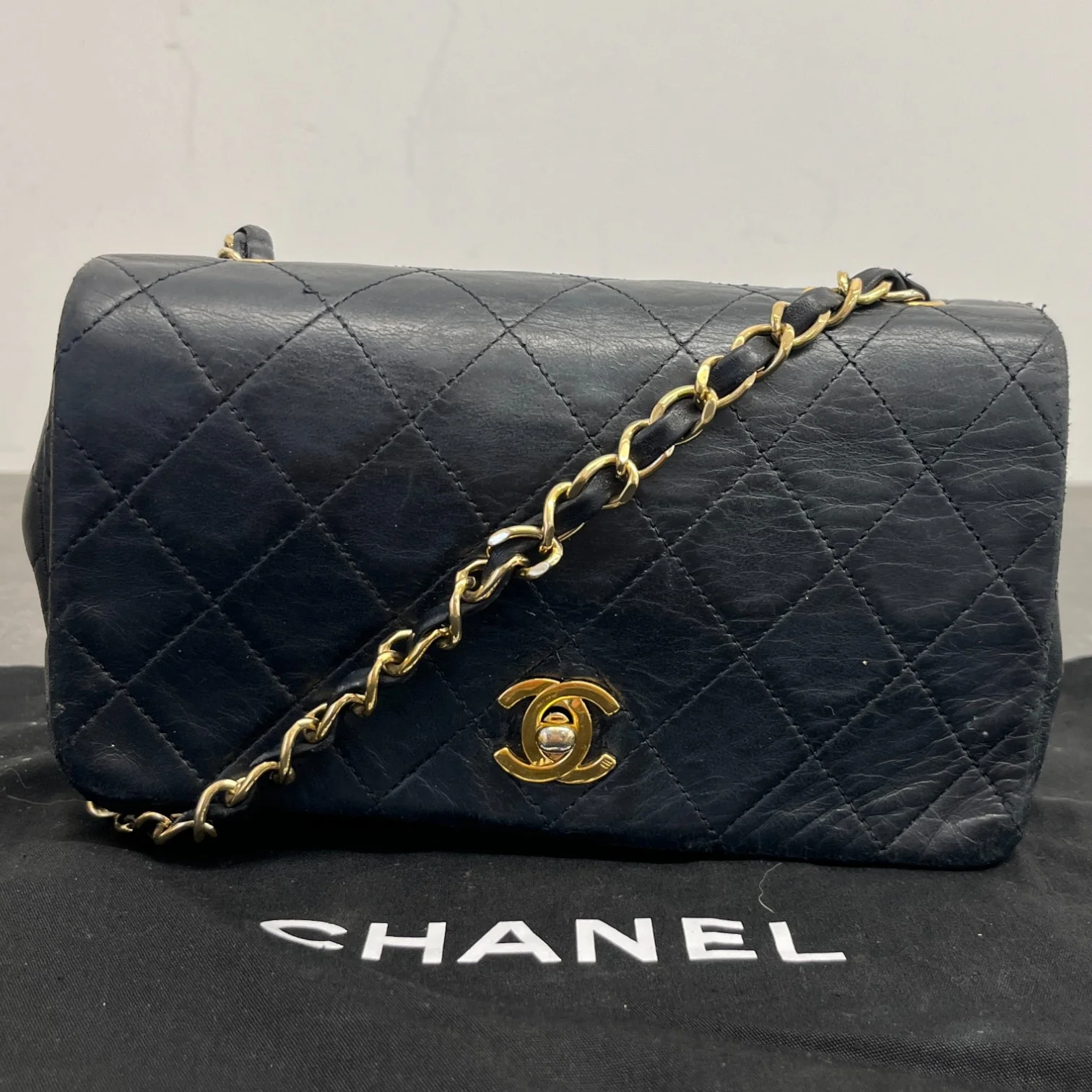 Women's Vintage Classic Single Full Flap Lambskin Bag Black - Image 13
